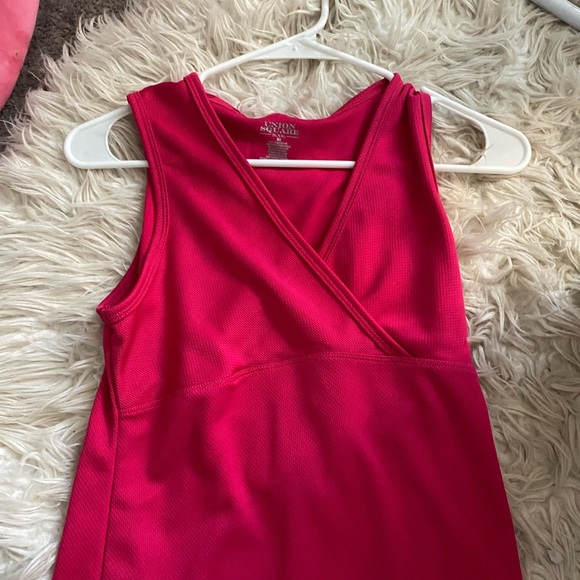 UNION SQUARE hot pink vneck tank top size medium GREAT CONDITION!! - Picture 5 of 7